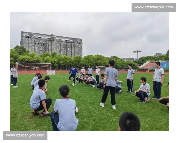 以传球与默契配合为核心 打造高效团队合作模式的创新探讨